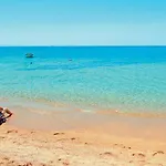 ホテル By The Sea Agia Anna