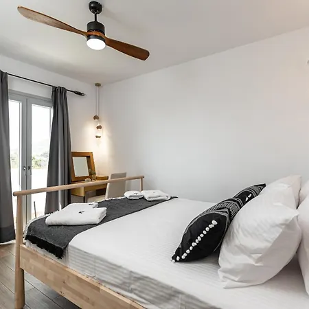 Hotel By The Sea Agia Anna *