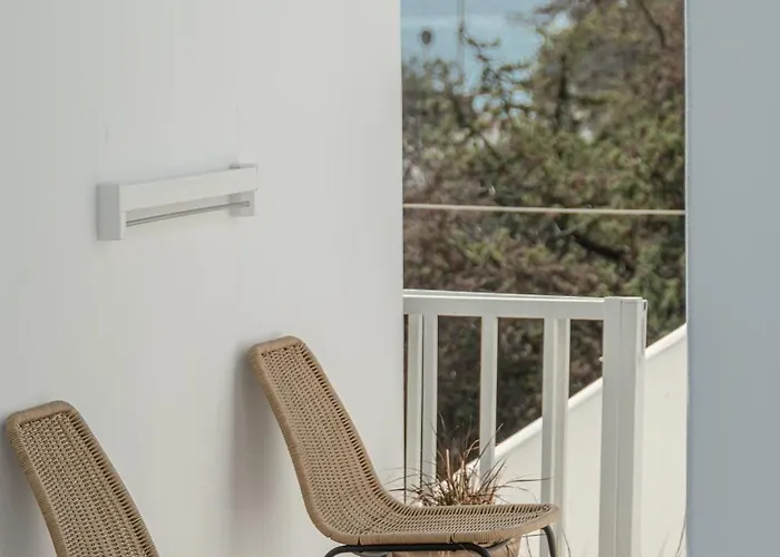 By The Sea Agia Anna Hotel *