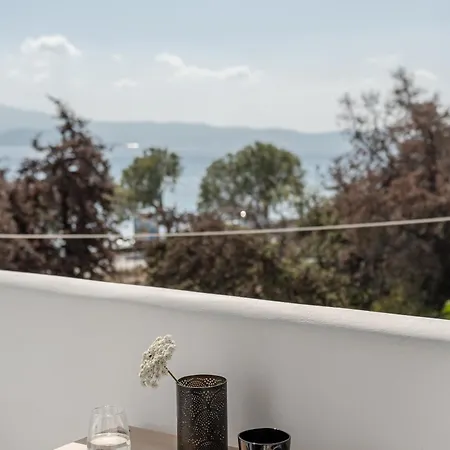 ホテル By The Sea Agia Anna